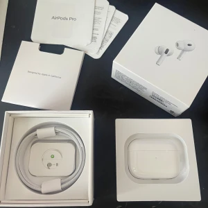 Air,pod PRO generation 2 - Funkar utmärkt, alla tillbehör följer med. 