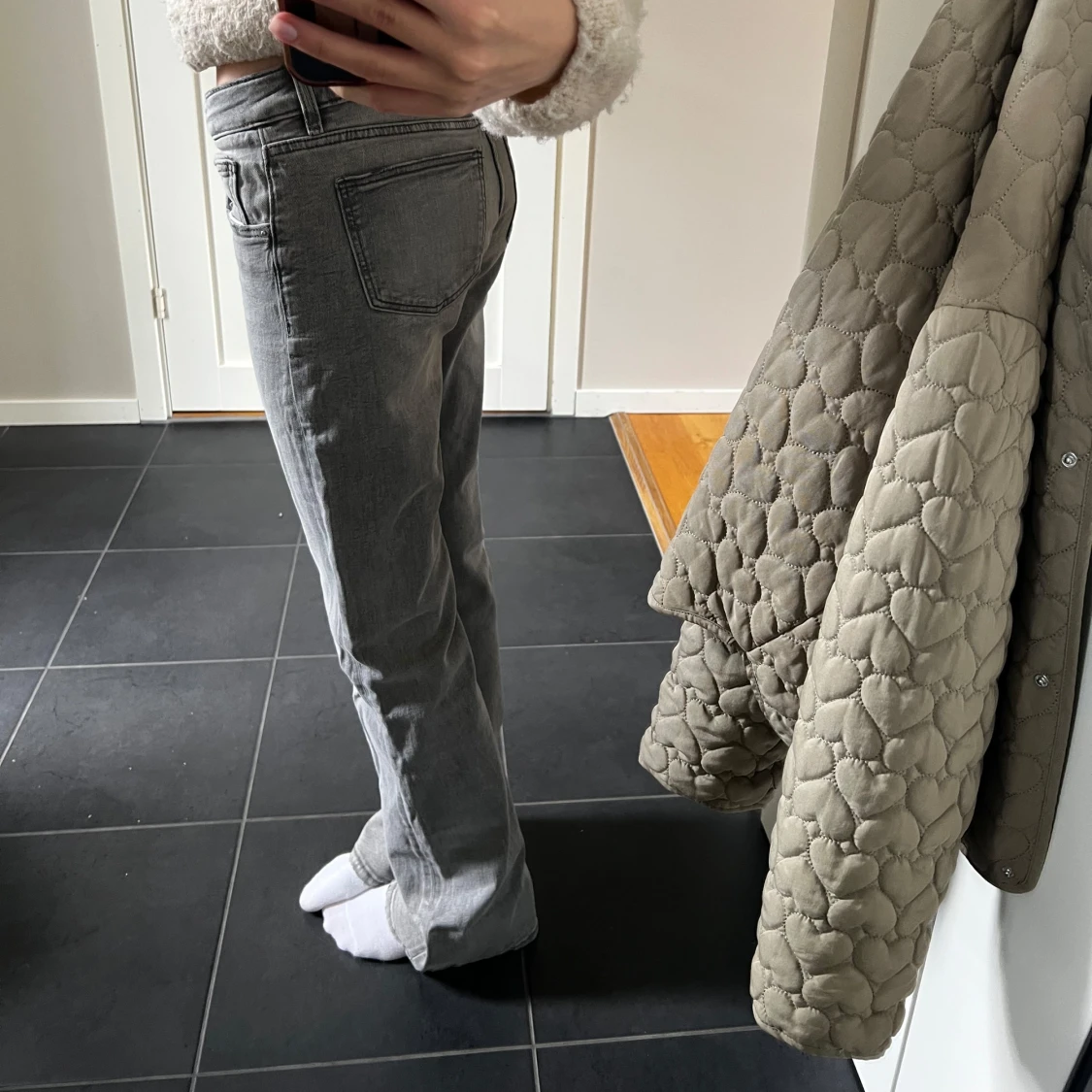 Grå bootcut, lowwaist jeans från  - 2