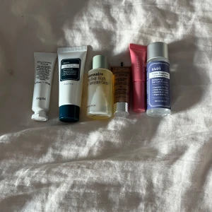 Lyxigt hudvårdskit – oanvänt & resestorlekar.🤍 -  Innehåller 6 premiumprodukter.🤍skriv privat  om ni vill ha något separat, kan diskutera pris. 🤍🤍  