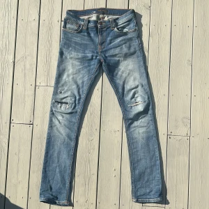 Nudie Jeans - Tja säljer nu ett par ljusblåa Nudie Jeans i storlek W30 för endast 499kr! Pris är ej hugget i sten, hör av er i dm vid funderingar 🙌