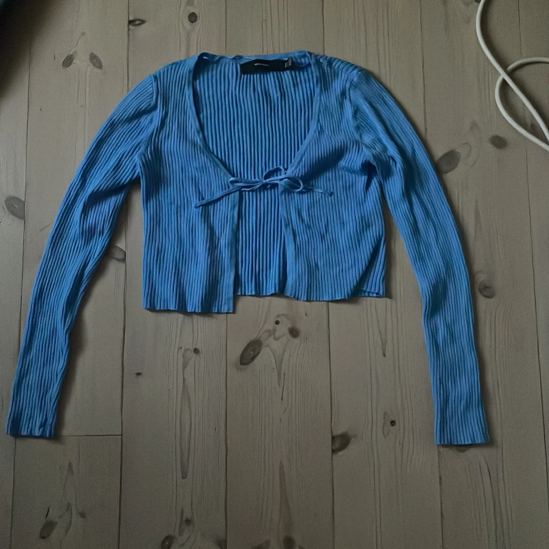 Blå ribbad kofta från Vero Moda