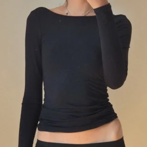 Svart långärmad intimissimi tröja med båtringning - säljer min intimissimi tröja som aldrig kommit till användning, köpt för 540 kr