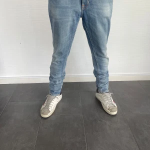 Nudie Jeans Skinny Lin 29/30 - Nudie Jeans Skinny Lin  | Pris: 499kr| Storlek:W29 L30| Skick: 9,8/10| Hör av dig vid minsta lilla fundering eller fråga|