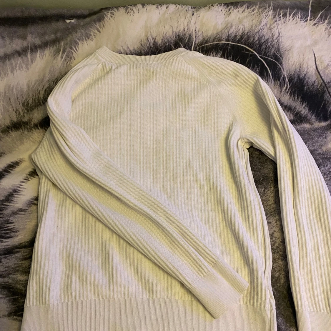 Vit ribbad tröja från J.Lindeberg