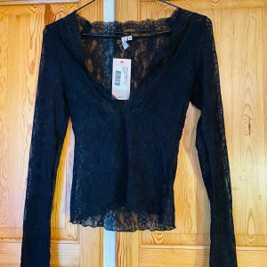 Spetströja  - Helt ny från Nelly stl Xs men passar även S. Nypris 399