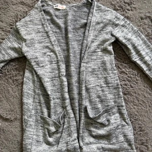 Kofta - Superskönt grå kofta