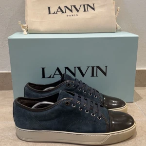 Lanvin skor - Tja! Säljer nu dessa lanvin nappa cap toes i storlek uk 6/40-41 men passar också 42. Skorna är i mycket bra skick, få slitningar på sulan. Dustbag och låda medföljer ej.  Kontakta vid frågor! INGA BYTEN!