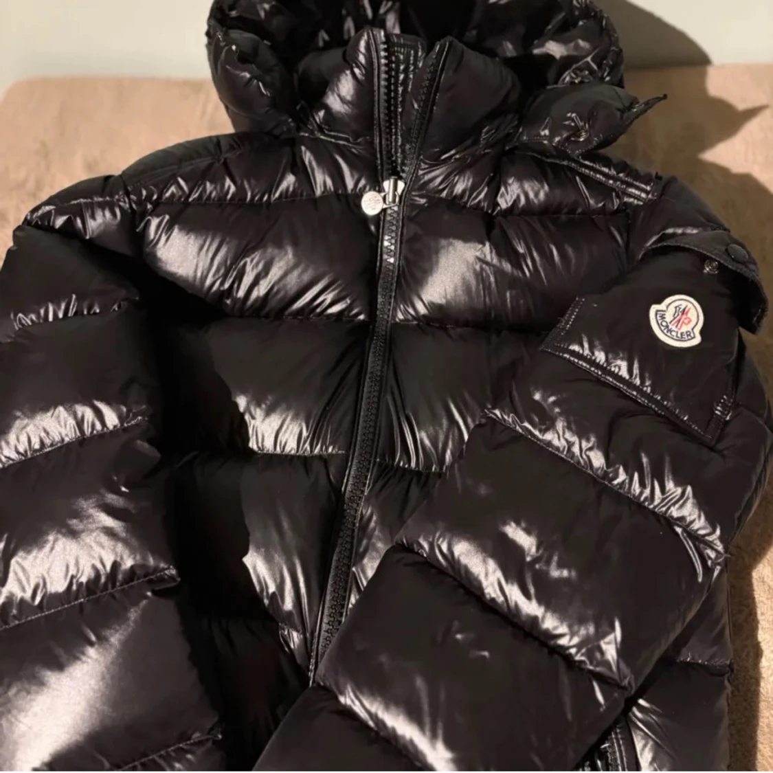 Svart dunjacka från Moncler