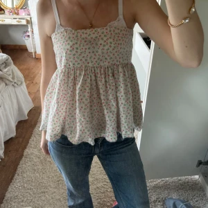 Bandeu topp! - Supersöt blommig topp!💕