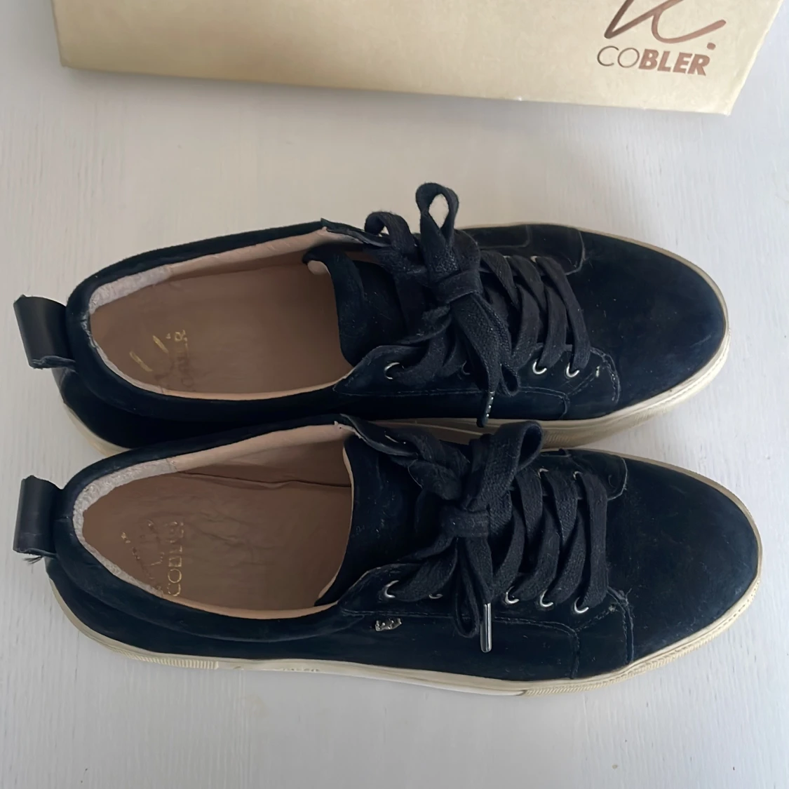 Svarta sneakers från K.Cobler - 3