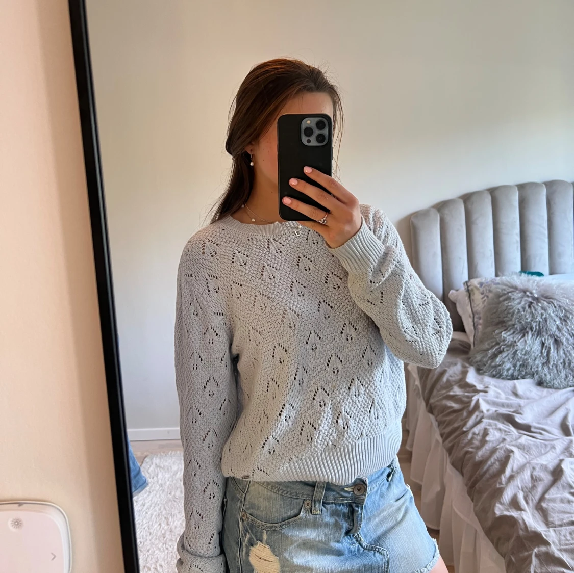 Ljusblå stickad tröja med hålmönster - 1