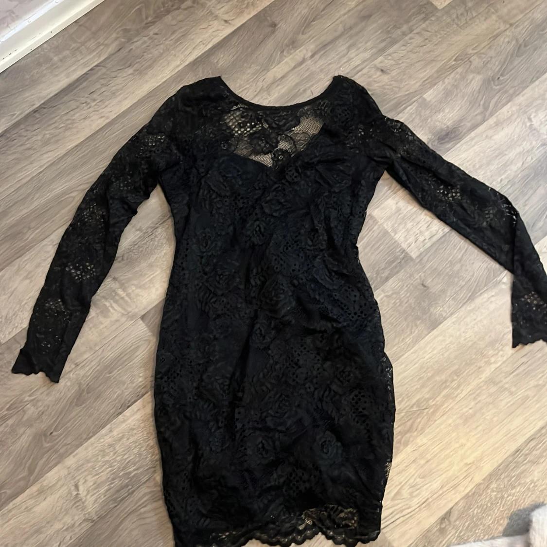 Svart spetsklänning från H&M