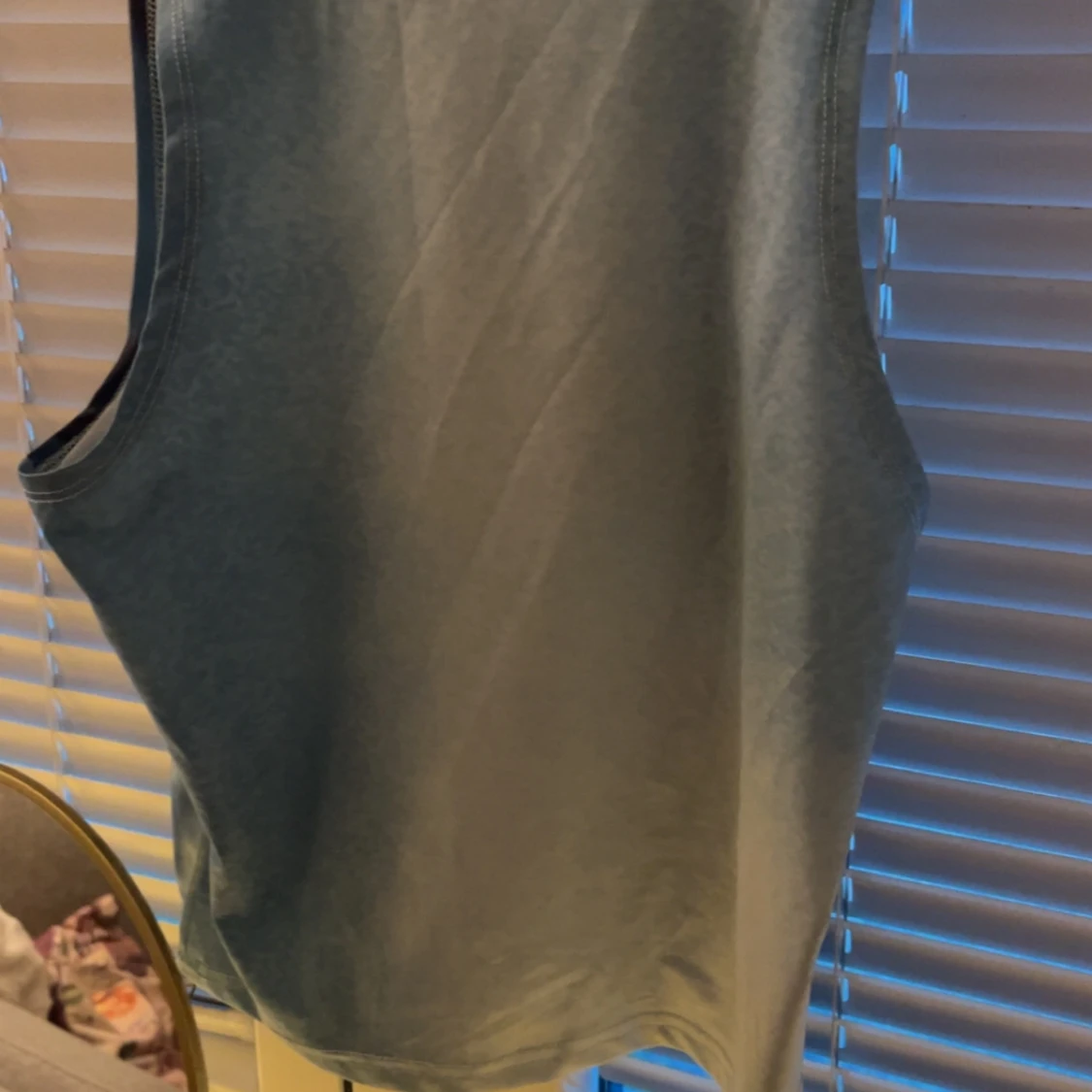 Blå och vit ärmlös linnetopp med tryck - 2