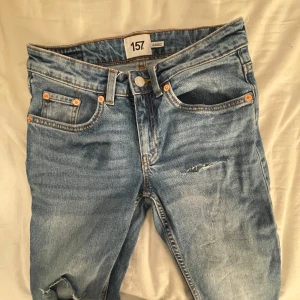 slitna jeans  - Fina jeans i strlk xs slitna från lager 157