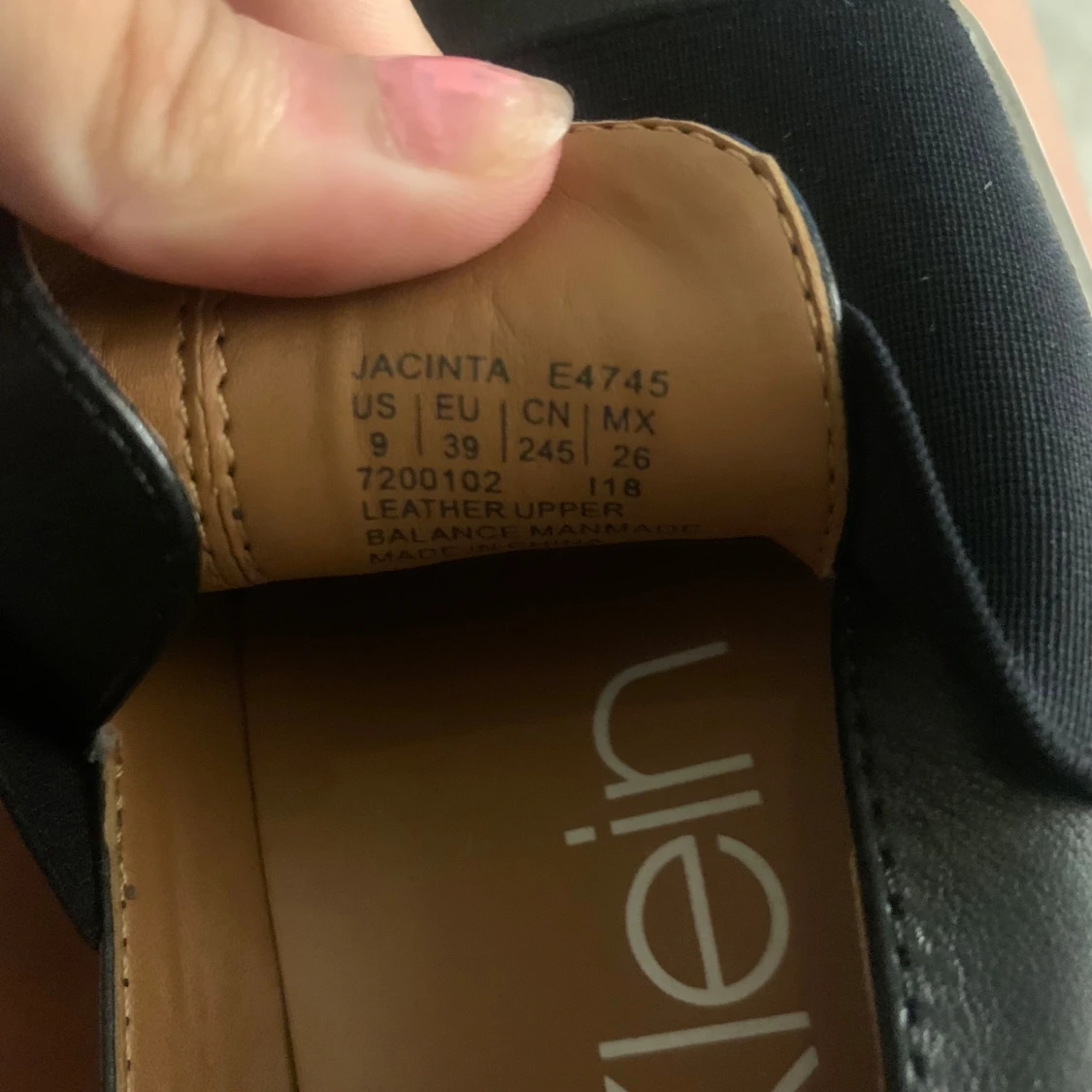 Svarta slip-on skor från Calvin Klein - 1