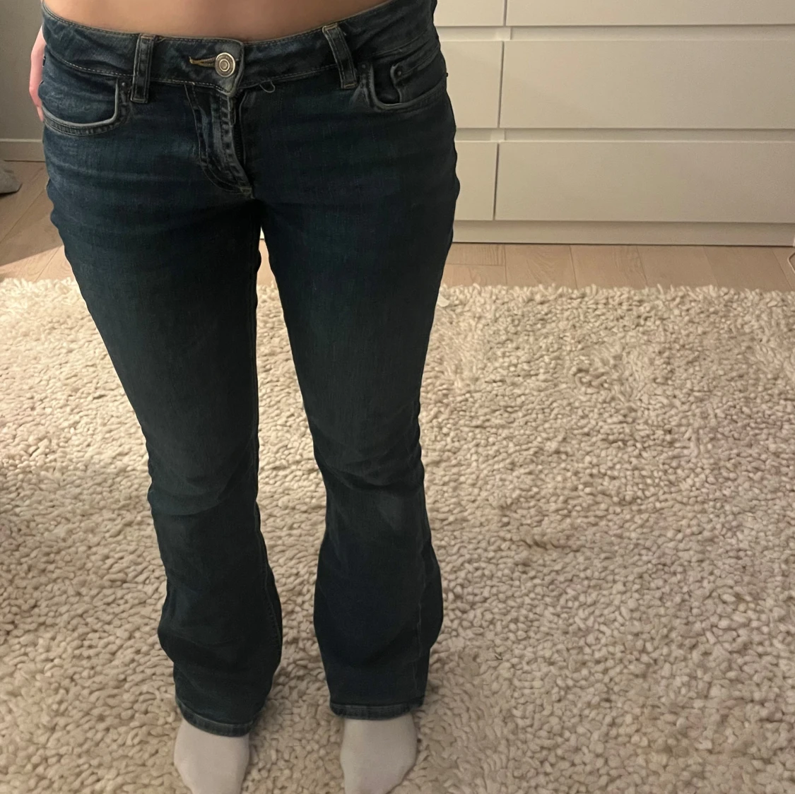 Mörkblå bootcut jeans