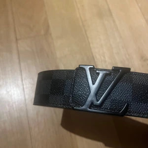 Svart Lv bälte  - Fett bälte perfekt till sommaren i bästa skicket och kvaliteten