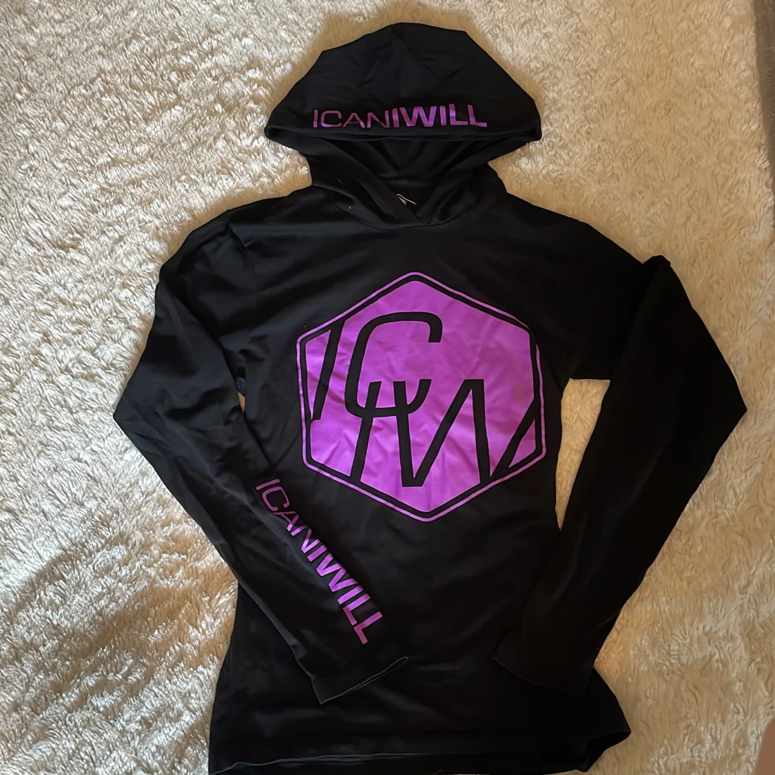 Svart hoodie från ICANIWILL XS