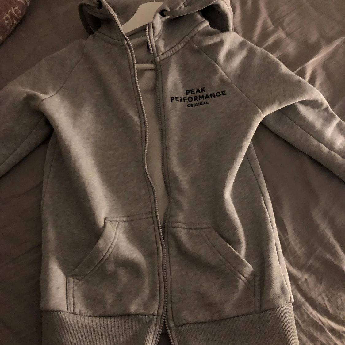Grå hoodie Peak Performance XS