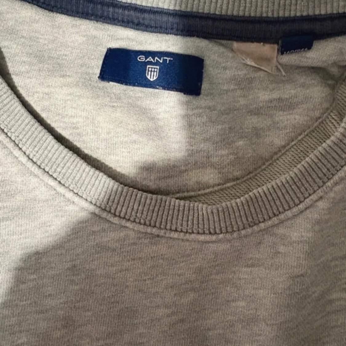 Grå sweatshirt från Gant - 1