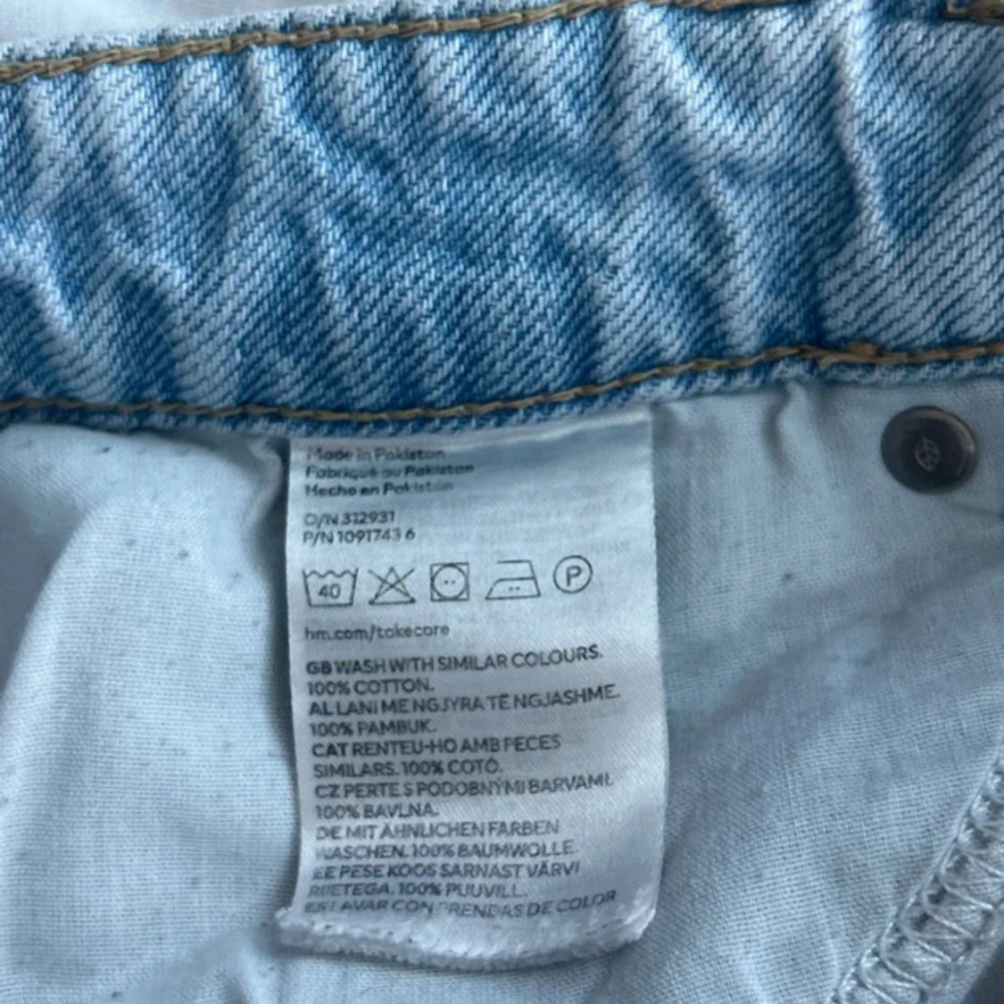 Ljusblå ripped jeans från H&M - 4