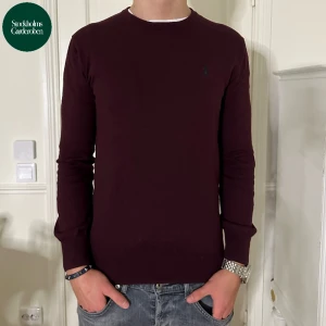 Tröja Polo Ralph Lauren  - Tröja från Polo Ralph Lauren | Storlek: S - Skicket på tröjan är väldigt bra utan defekter - Vårat pris: 599kr - Nypris: 1,499kr - Modellen är 184cm och väger 70kg.