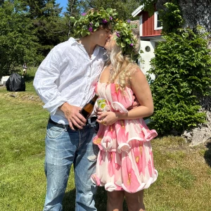 Sommarklänning - Säljer denna Såå vackra klänningen som endast är använd en gång! 🫶 den är från nakd 🌺