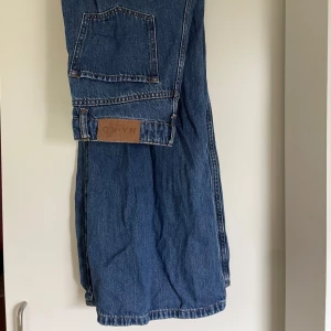Mörkblå jeans, hög midja, vida - Jeans från Na-Kd, mörkblå, vida jeans, hög midja, fint men använt skick