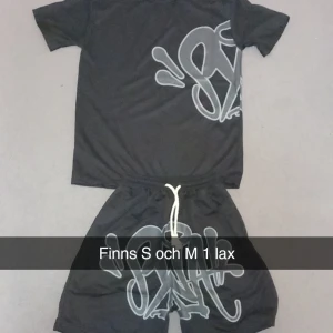 Svart synaworld tracksuit - Helt ny finns S och M