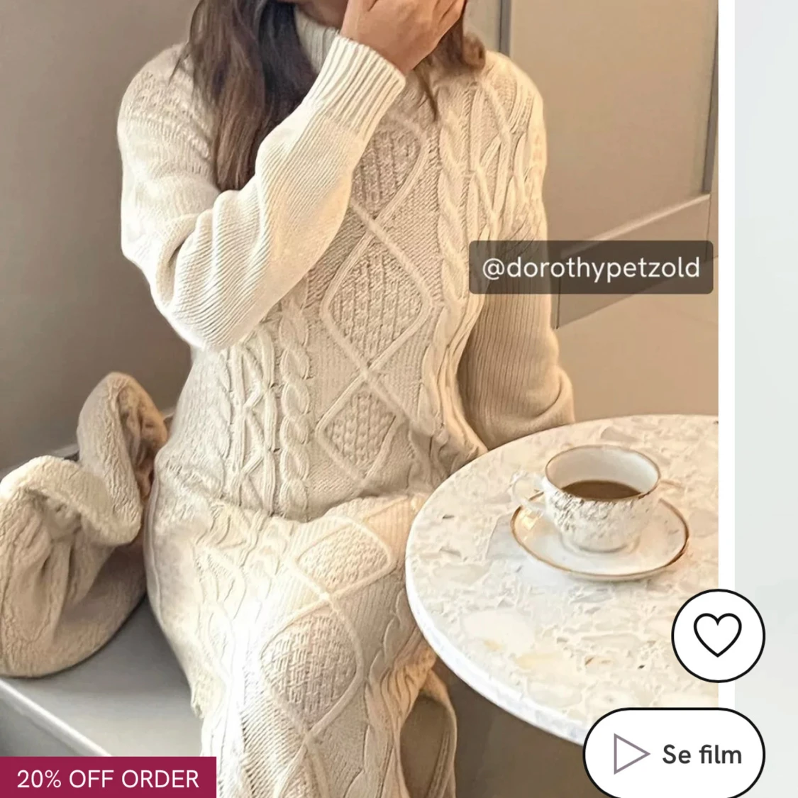 Stickad långklänning i beige