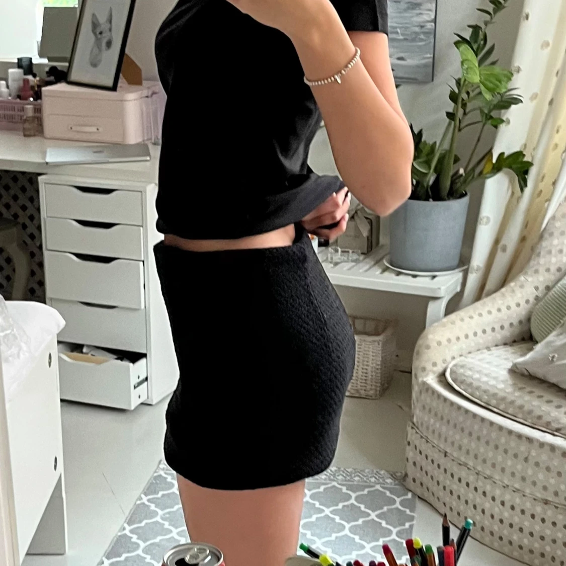 Svart stickad kortkjol - 1