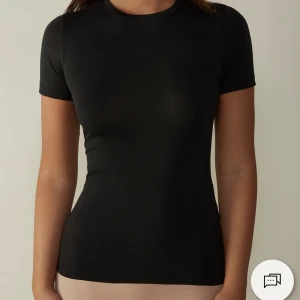 Intimissmi tröja - Säljer en Intimissmi tröja i marinblå❤️