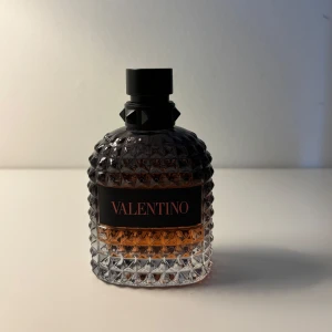 Valentino coral fantasy samples - Säljer samples av Valentino coral fantasy🍎. Priserna står nedanför och frakt köpes till. Har just nu inga 10 ml flaskor så om man köper 10 ml så kommer det i 2 stycken 5 ml flaskor.  2 ml /5 ml /10 ml  30 kr /60 kr /110 kr