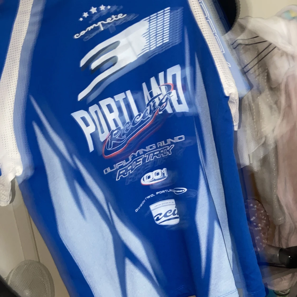 Blå racing t-shirt från H&M Divided