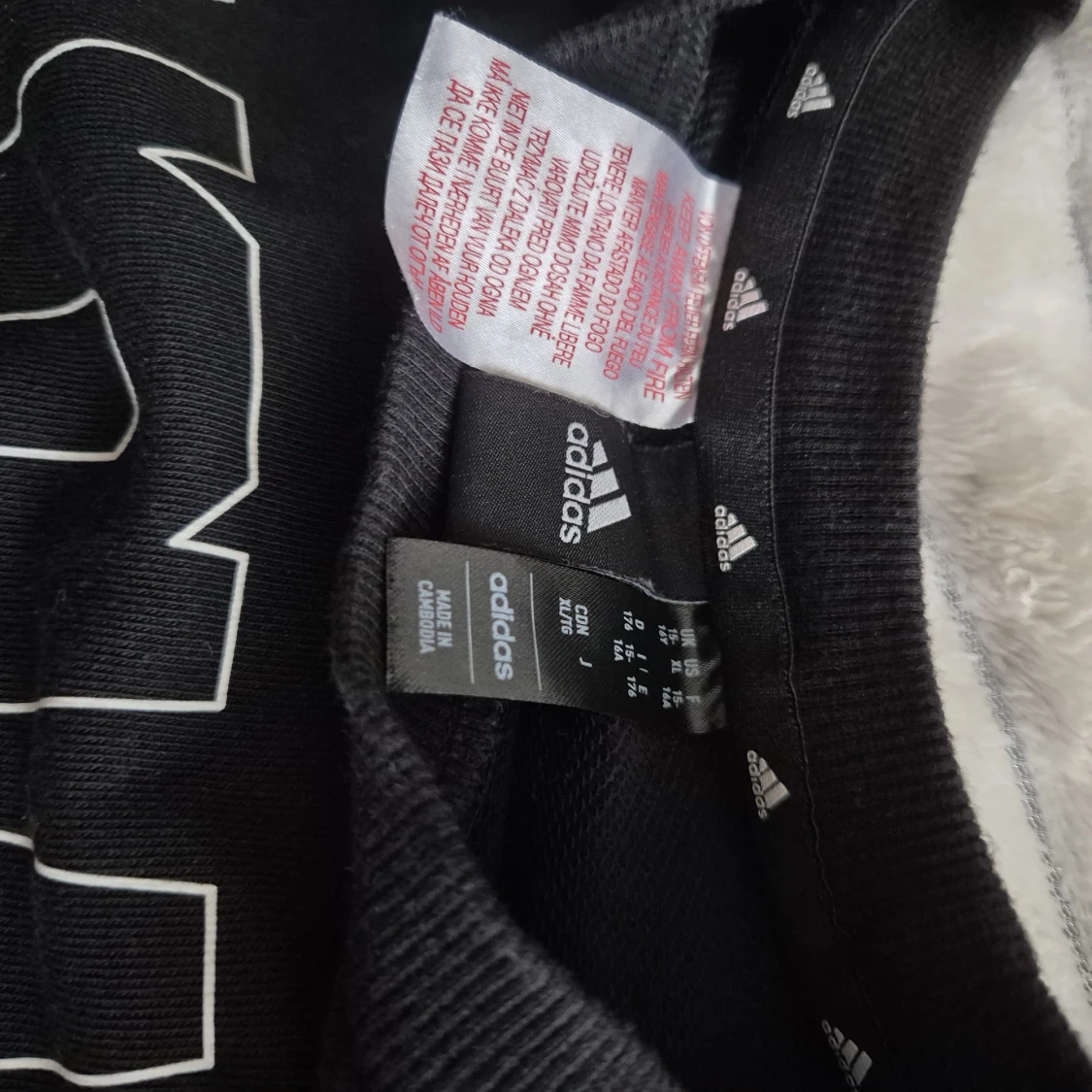 Svart Adidas sweatshirt med tryck - 1