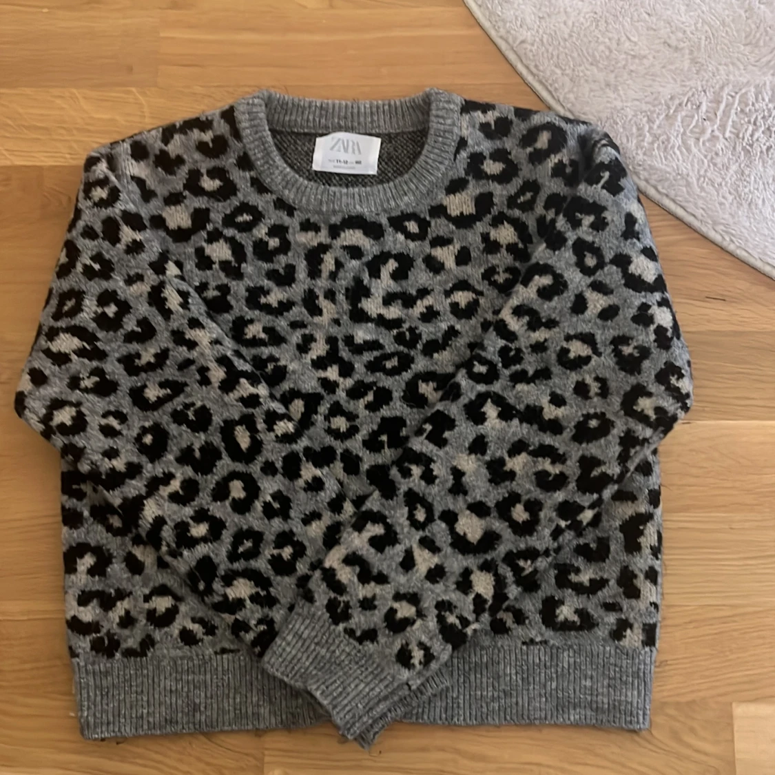 snygg leopard mönstrad stickad tröja 💕