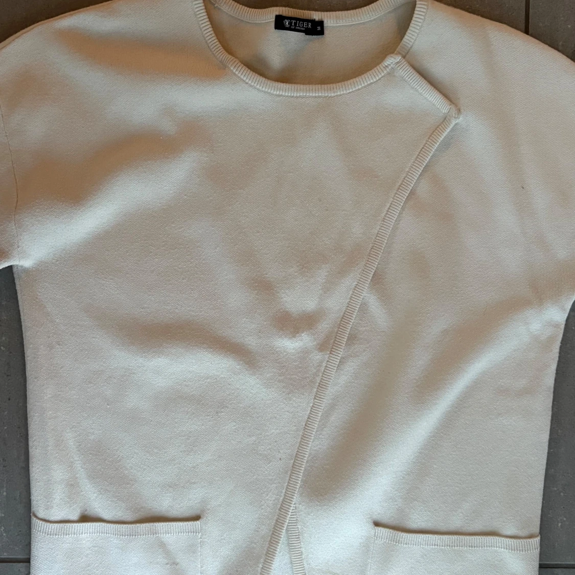 Vit omlottkofta från Tiger - 1