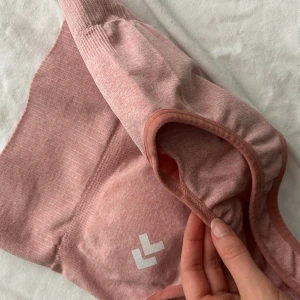 Rosa sport bh/topp - Säljer en ljusrosa sport bh/topp från lager 157, knappt använd! 