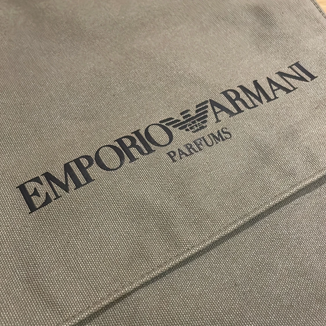 Emporio Armani axelväska i beige/grön canvas - 2