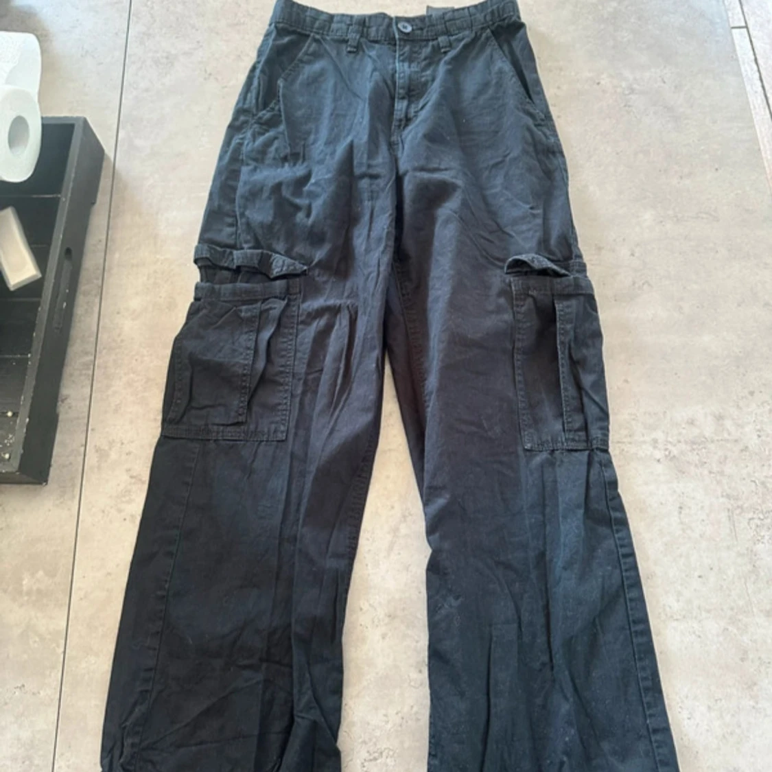 Svarta cargobyxor från H&M