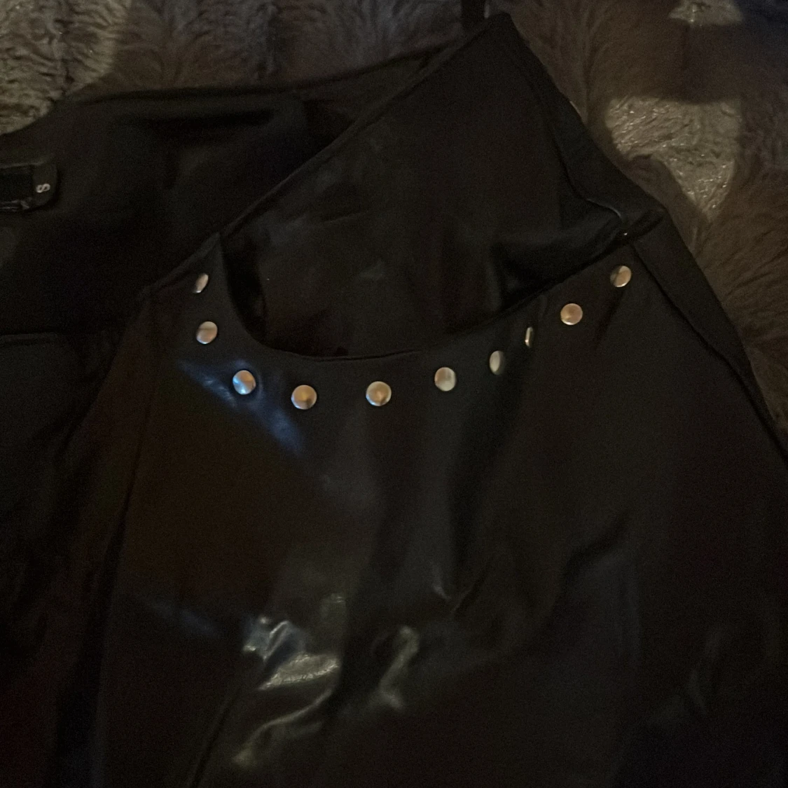 Svarta bootcut skin byxor  - 4