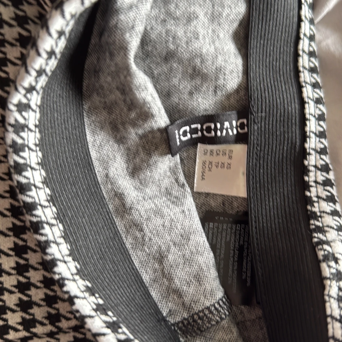 Svartvit rutig kortkjol från Divided - 2