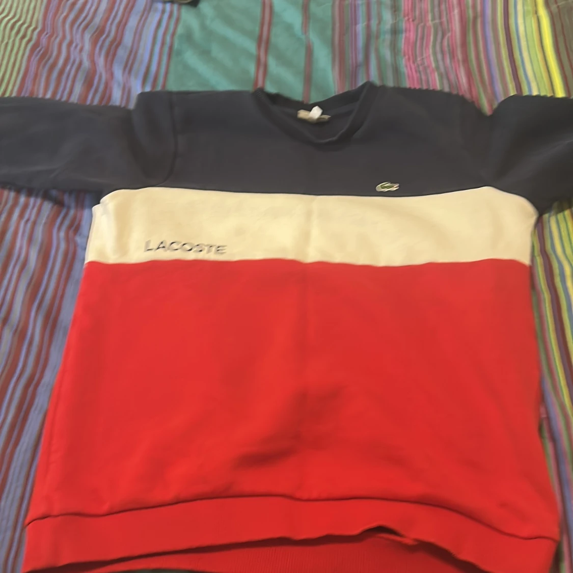 Färgglad Lacoste sweatshirt i blockfärger - 1