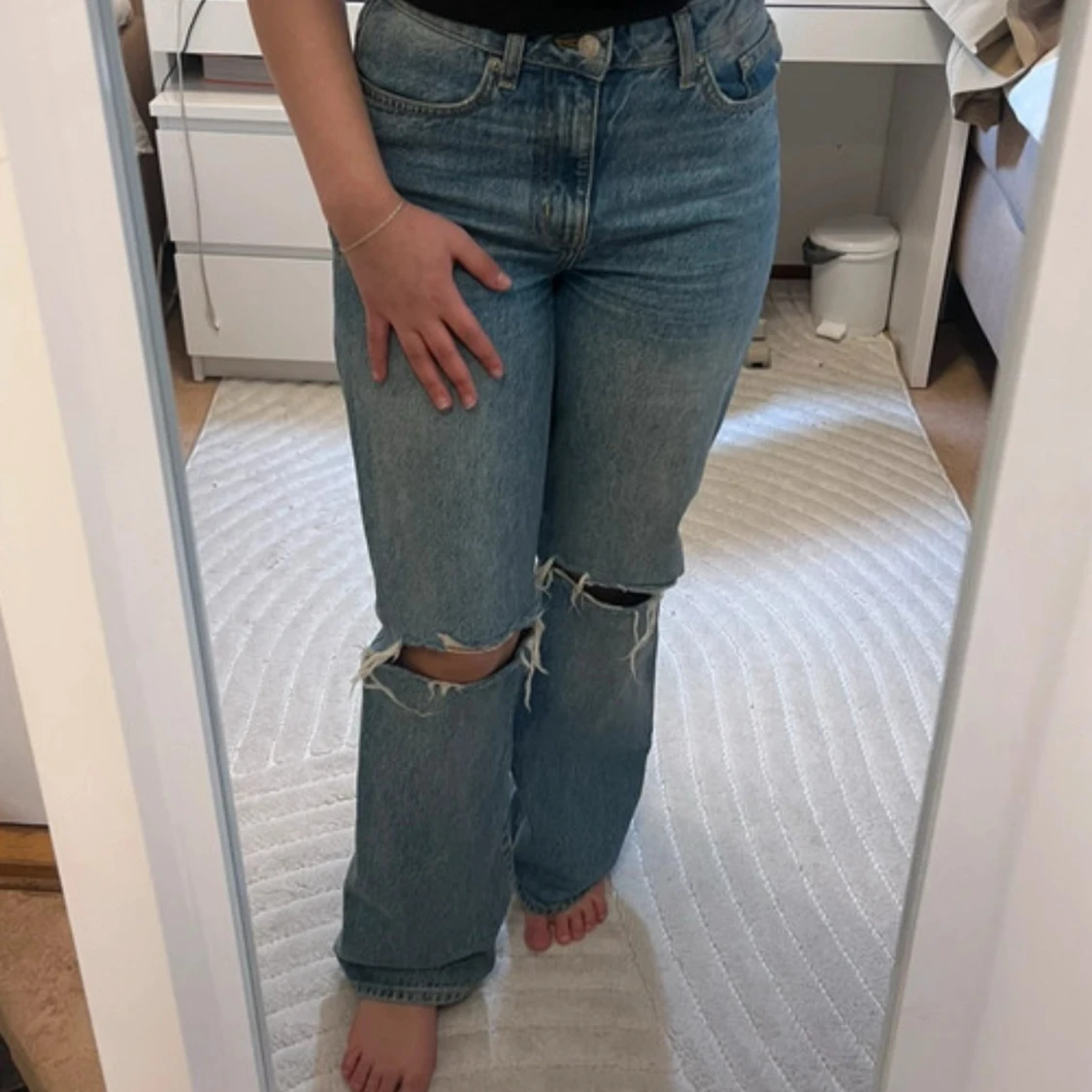 Blå ripped jeans