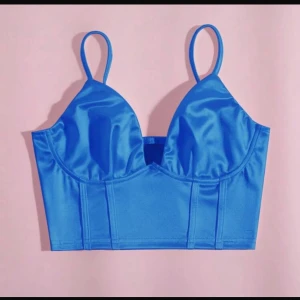 Blå fest topp - Snygg blå fest topp som ej blivit använd 