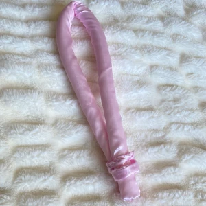 Ljusrosa satin heatless curl - Heatless curl aldrig använt!🌸