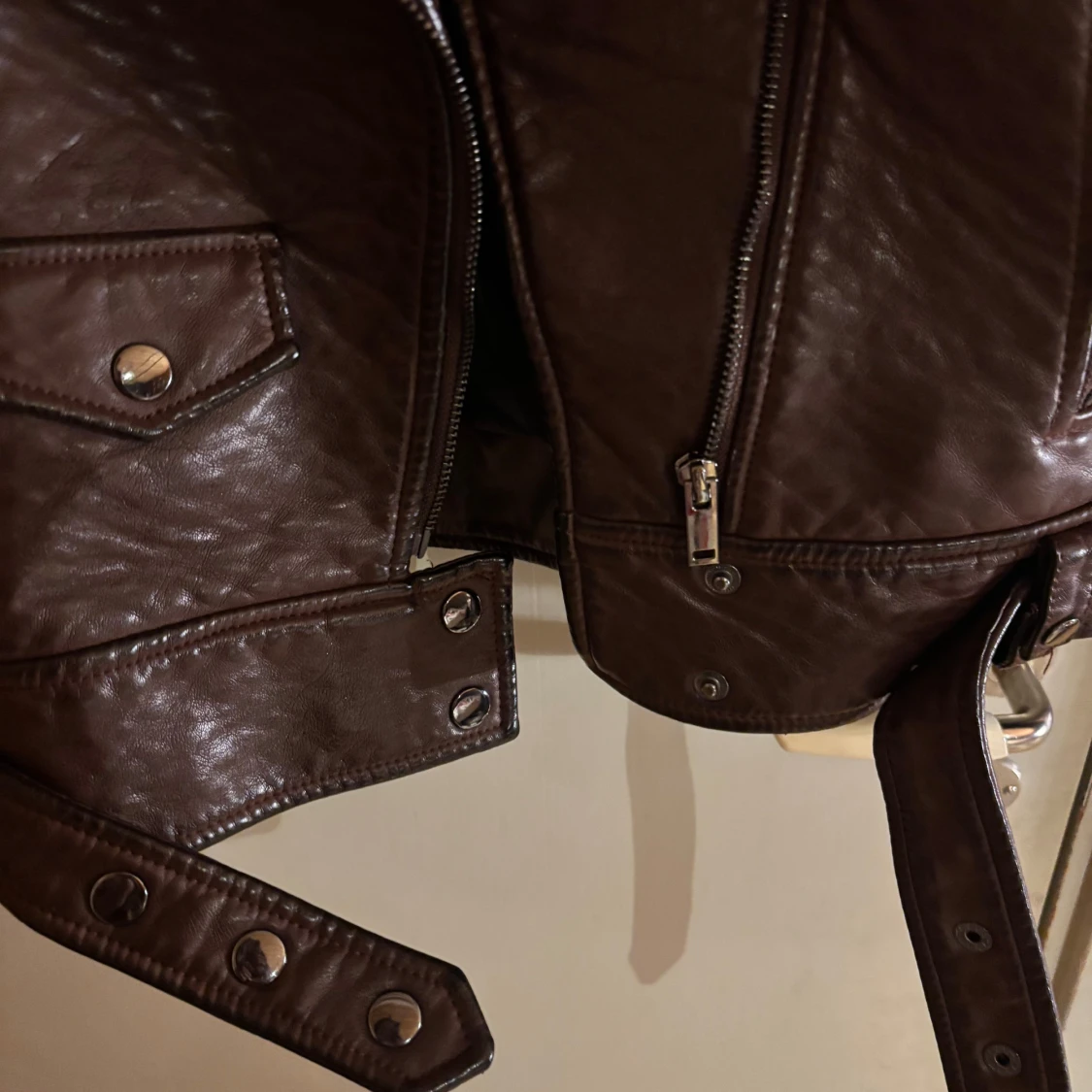 Brun skinnjacka från Gina Tricot - 3