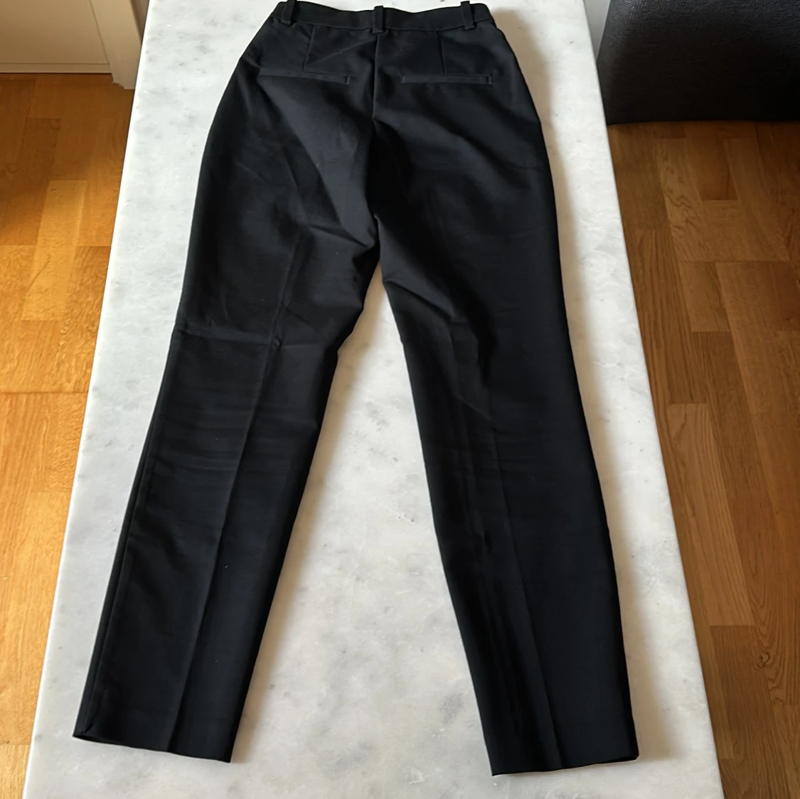 Svarta kostymbyxor från H&M, strl 32 - 1