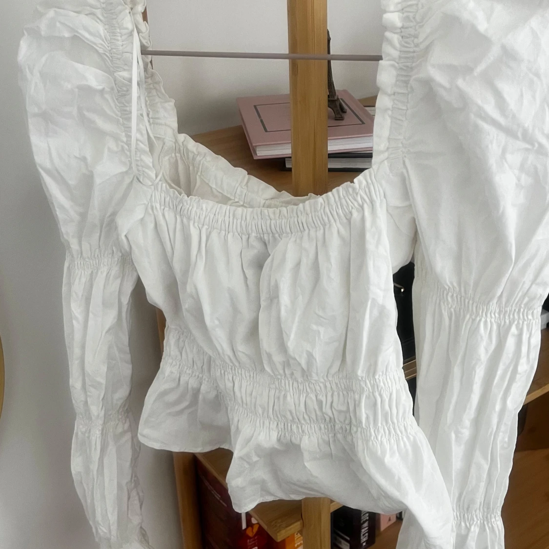 Vit croppad blus med puffärm - 3