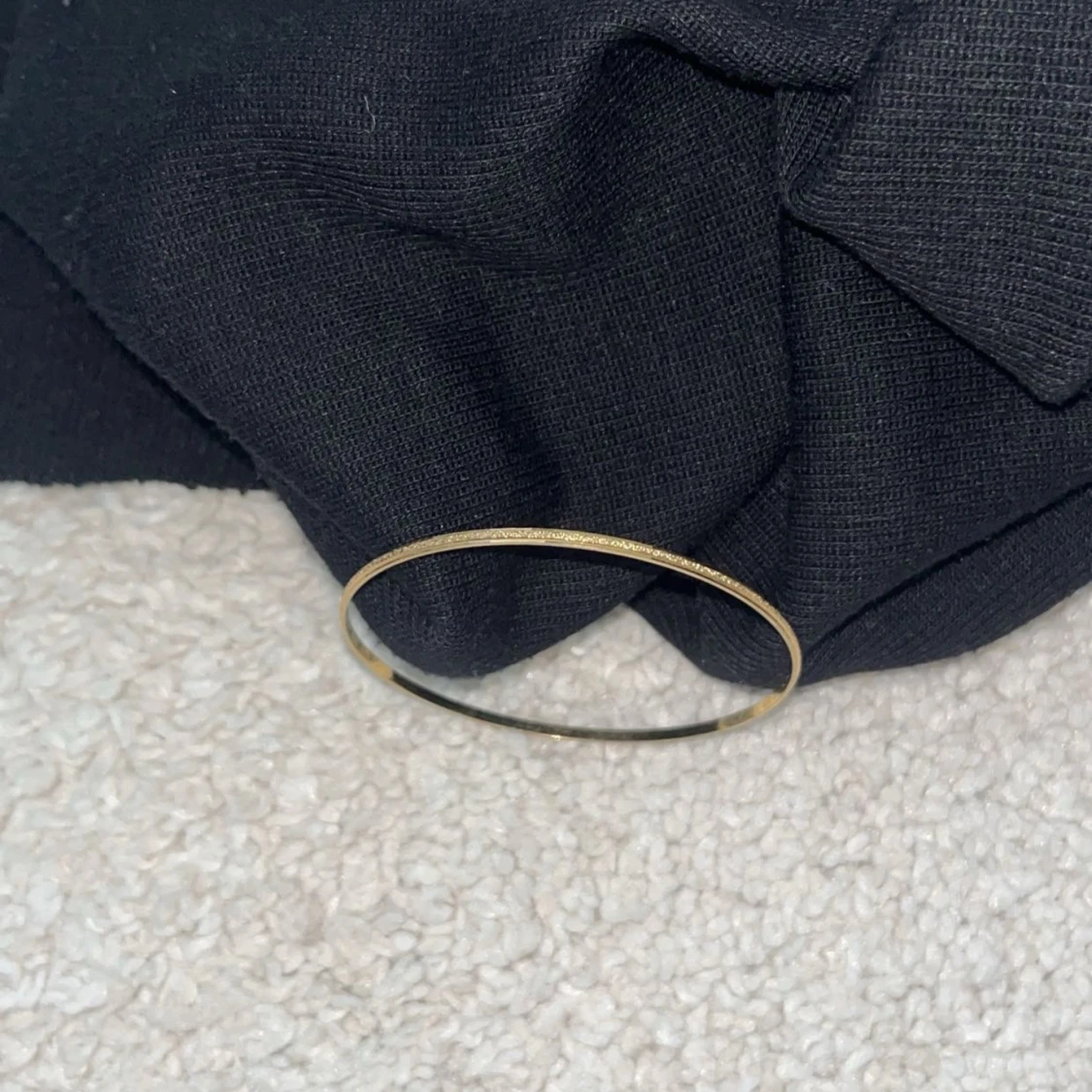 Tunt guldigt armband